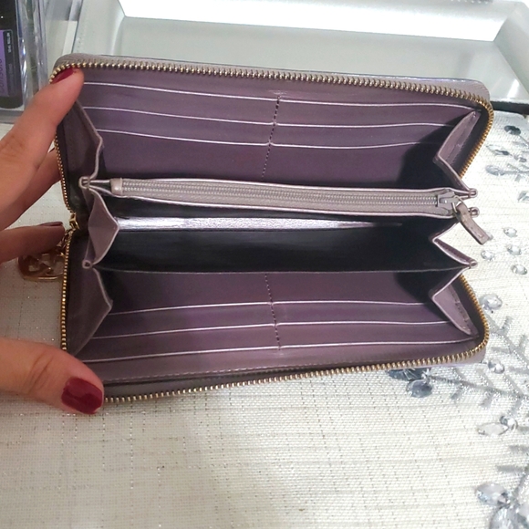 🇮🇹Gucci Guccisima Metallic Gray GG Embossed Zip around Wallet - Picture 12 of 17